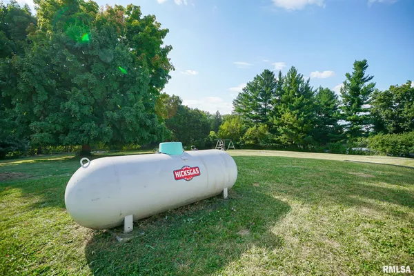 $252,500 | 297 Macallen Lake Road, Carlock, IL 61725