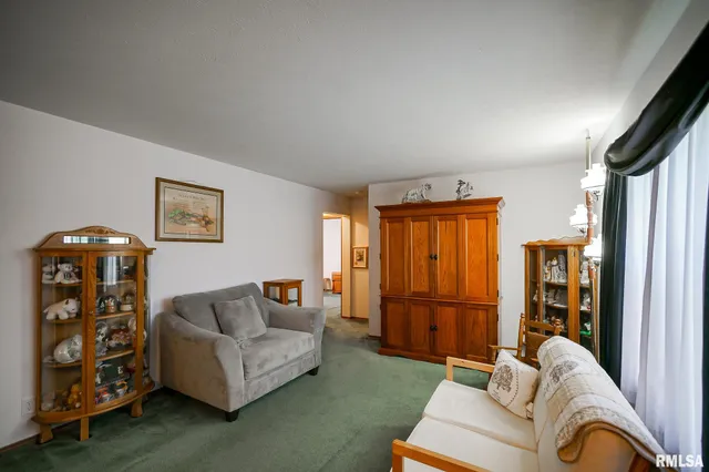 $264,900 | 297 Macallen Lake Road, Carlock, IL 61725