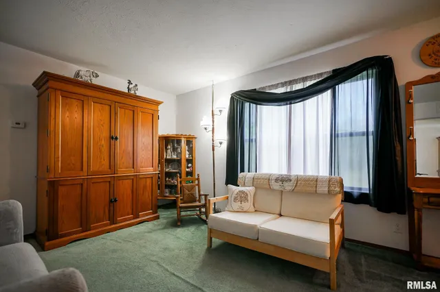 $264,900 | 297 Macallen Lake Road, Carlock, IL 61725