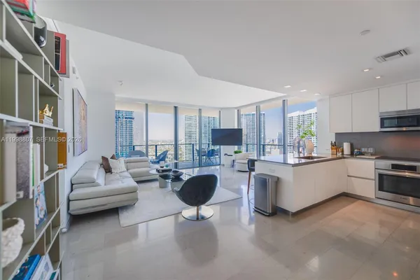 $6,400 | 68 Southeast 6th Street, Unit 2312, Miami, FL 33131