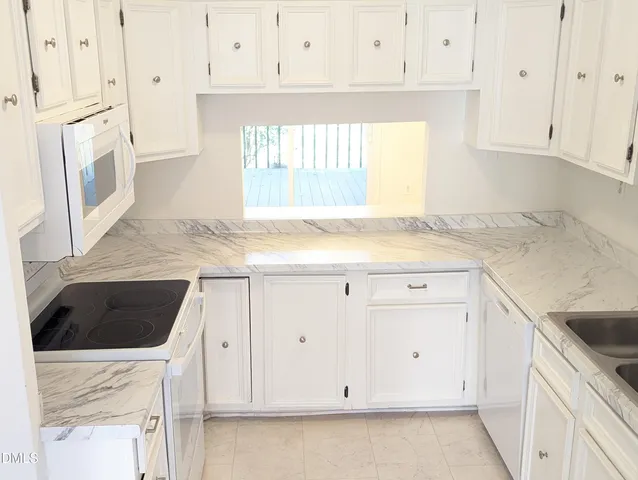 $1,700 | 4100 Five Oaks Drive, Unit 15, Durham, NC 27707