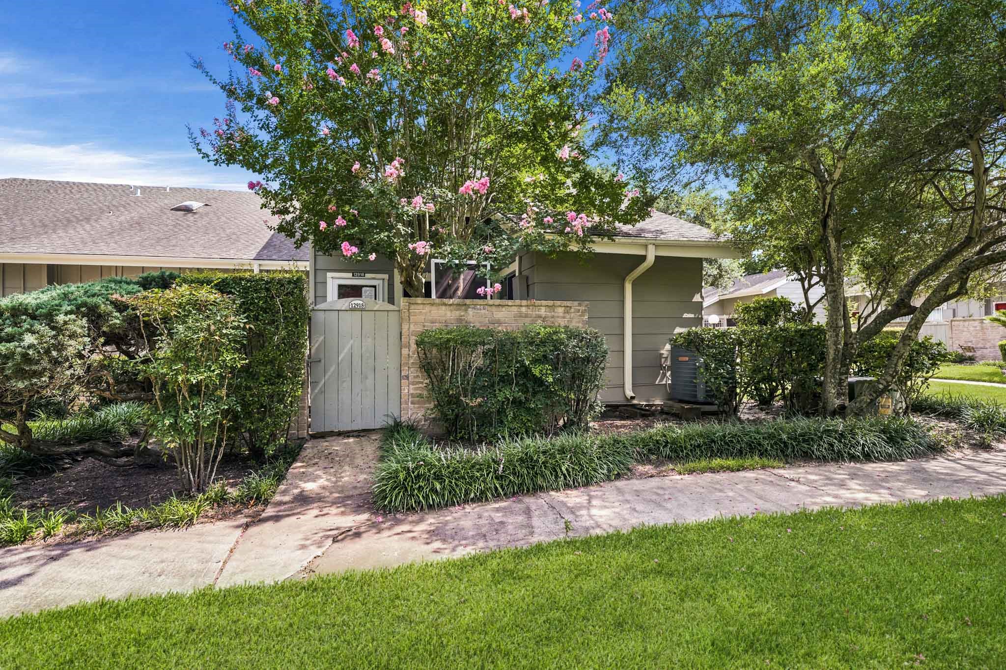Welcome home! Well maintained community close to everything!