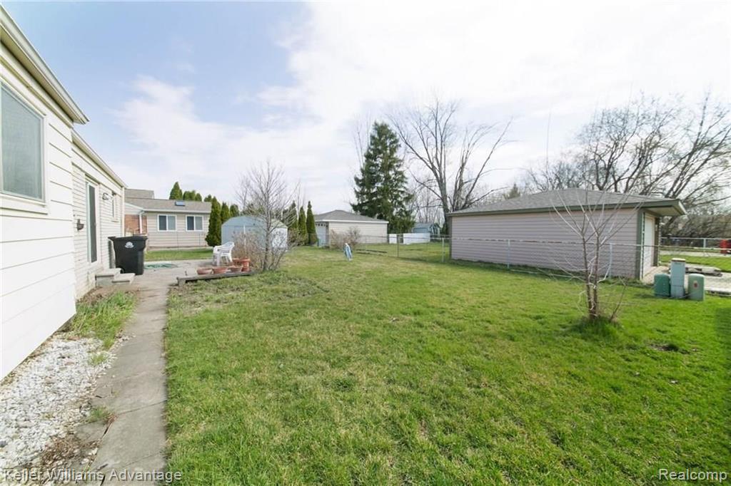32630 Kelly Road Roseville, MI 48066 - Photo 20 of 24