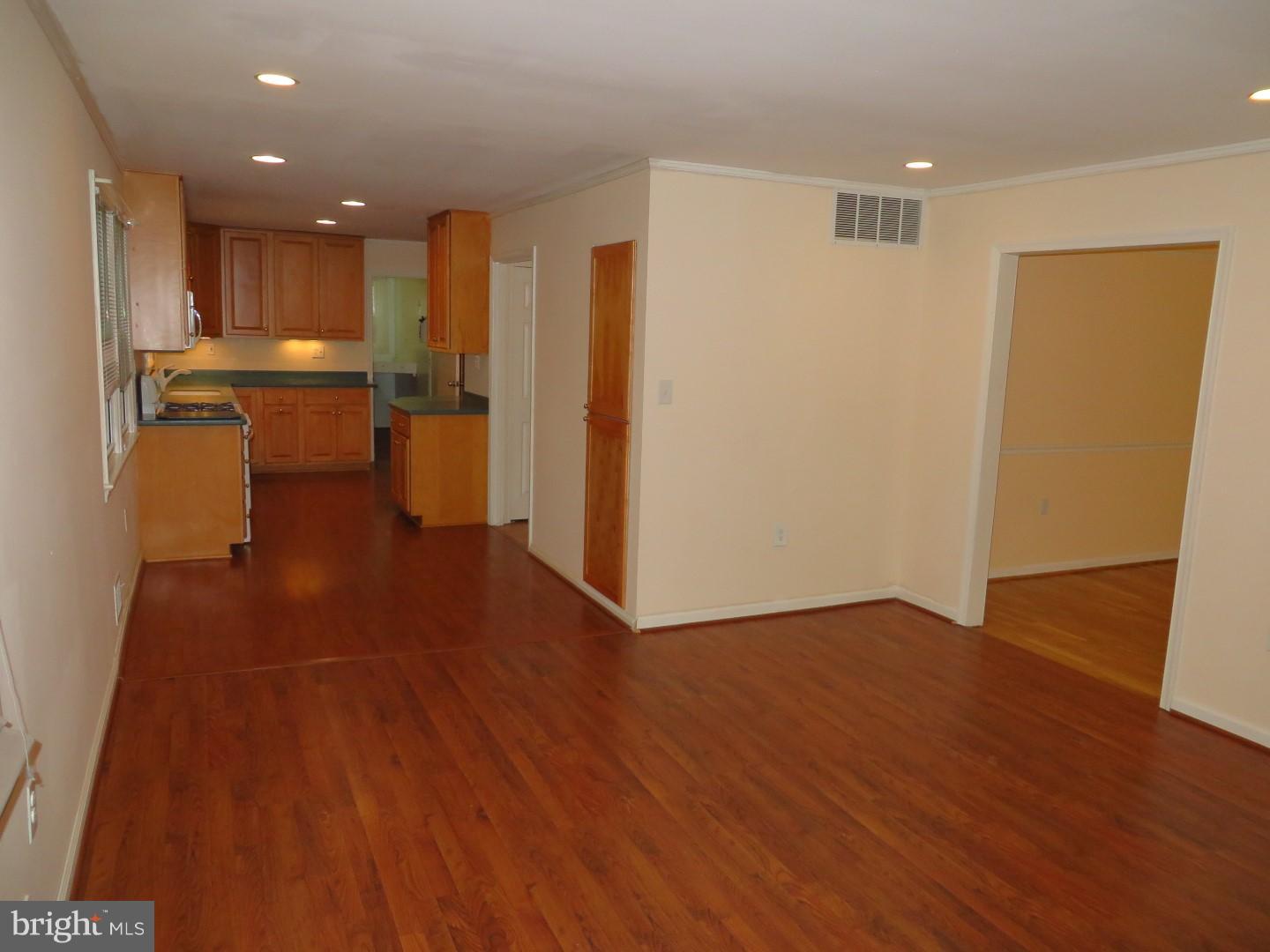12517 Arbor View Terrace Silver Spring, MD 20902 - Photo 13 of 30 Kitchen