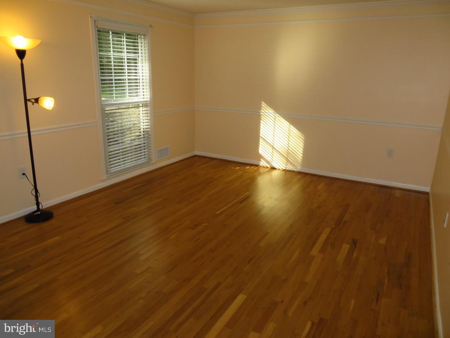 12517 Arbor View Terrace Silver Spring, MD 20902 - Photo 9 of 30 Living Room