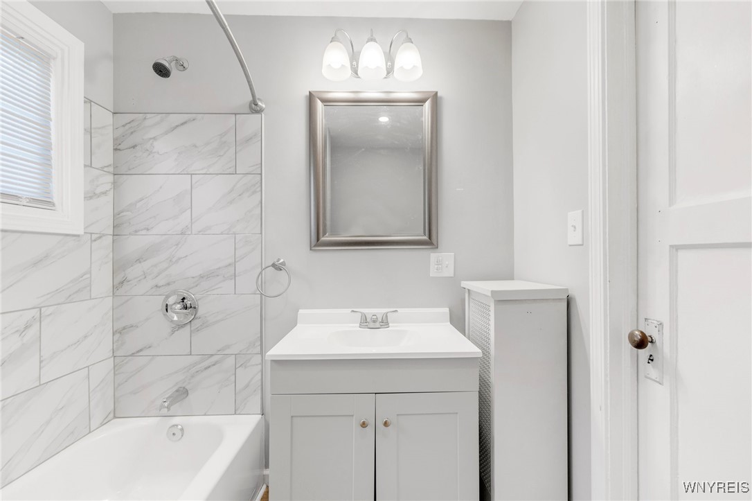 159 68th Street Niagara Falls, NY 14304 - Photo 22 of 44 Fall Bathroom