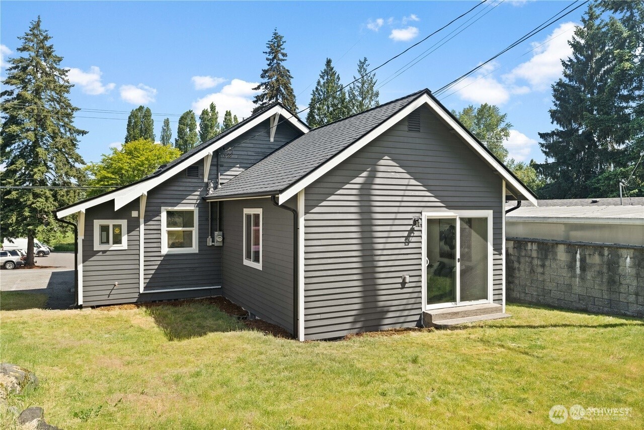 1021 Southwest 130th Street Burien, WA 98146 - Photo 3 of 18