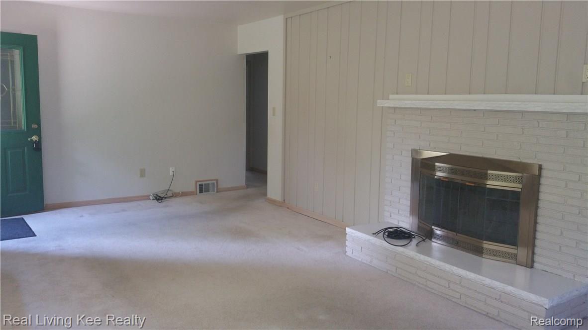5175 Hodges Road Utica, MI 48317 - Photo 2 of 9 2015-06-16 16.23