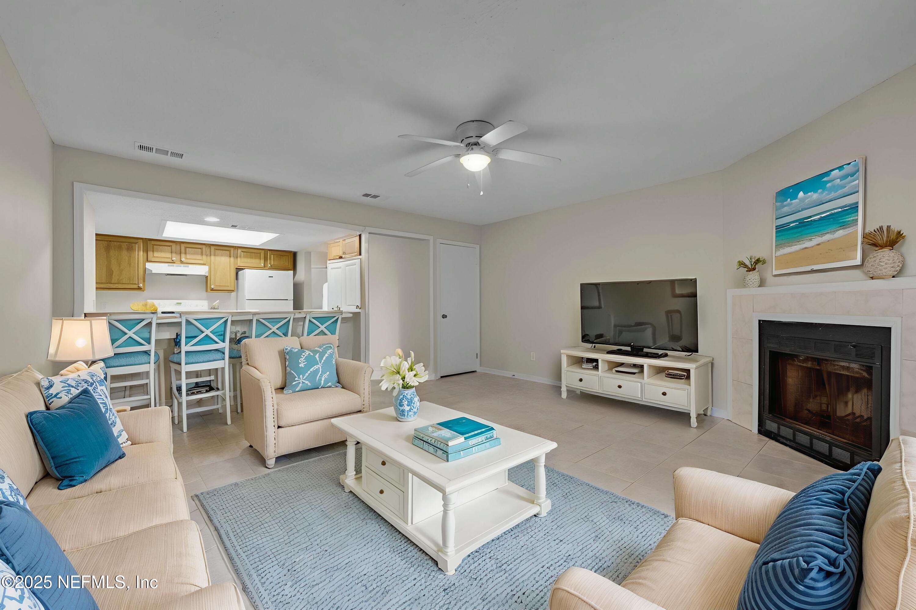 791 Assisi Lane, Unit 1104 Jacksonville, FL 32233 - Photo 17 of 37 Living Room