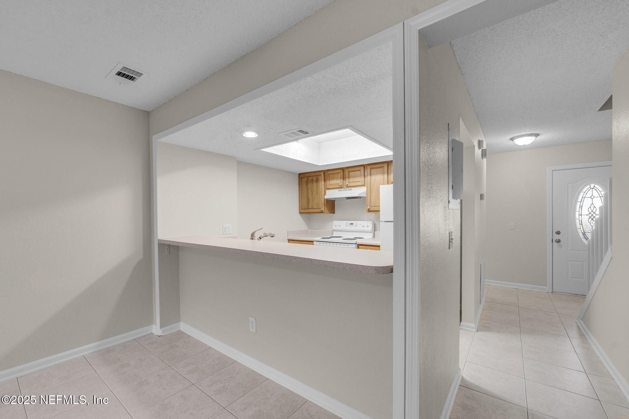 791 Assisi Lane, Unit 1104 Jacksonville, FL 32233 - Photo 20 of 37 Kitchen Breakfast Bar