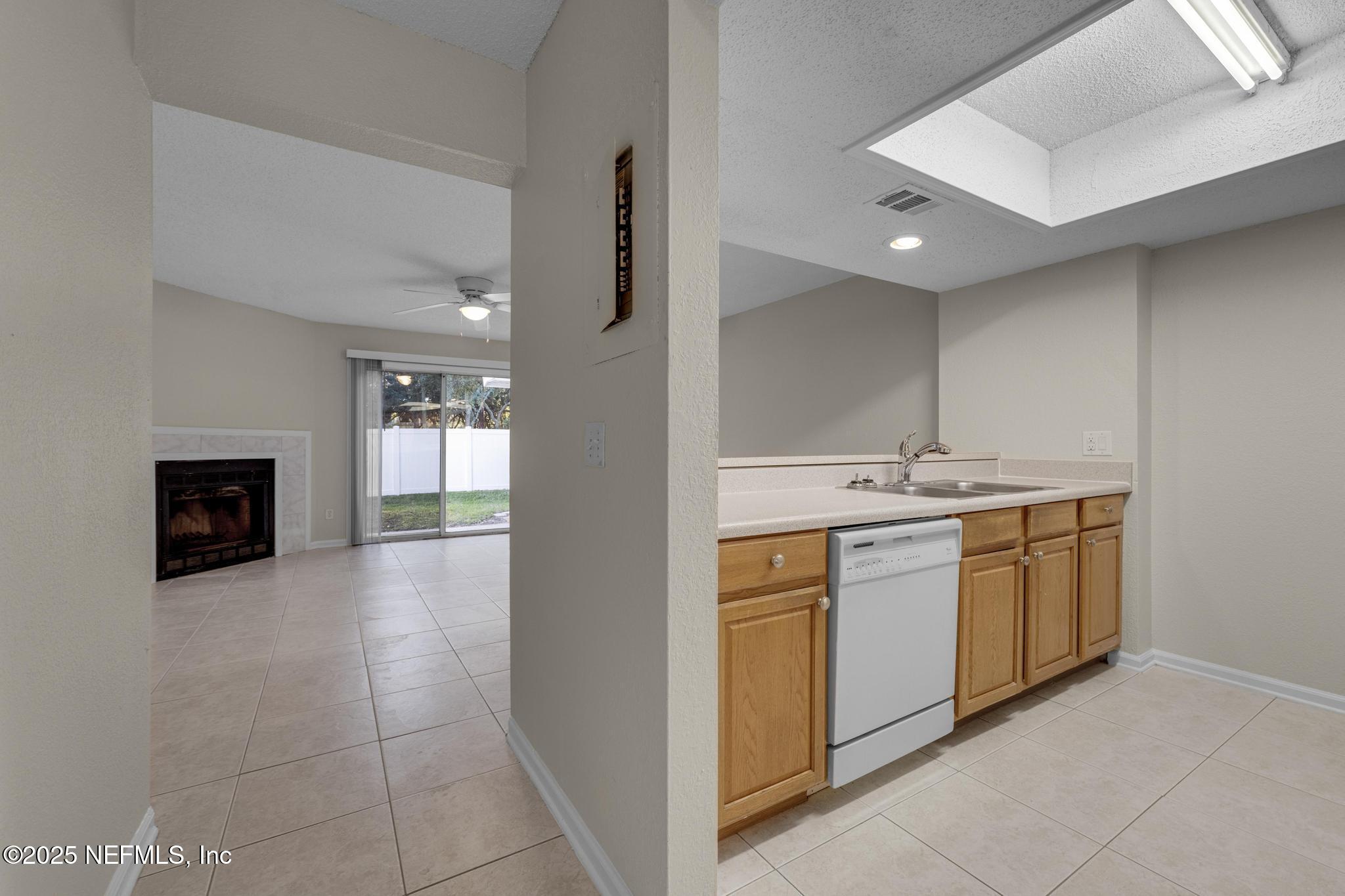 791 Assisi Lane, Unit 1104 Jacksonville, FL 32233 - Photo 9 of 37 Kitchen