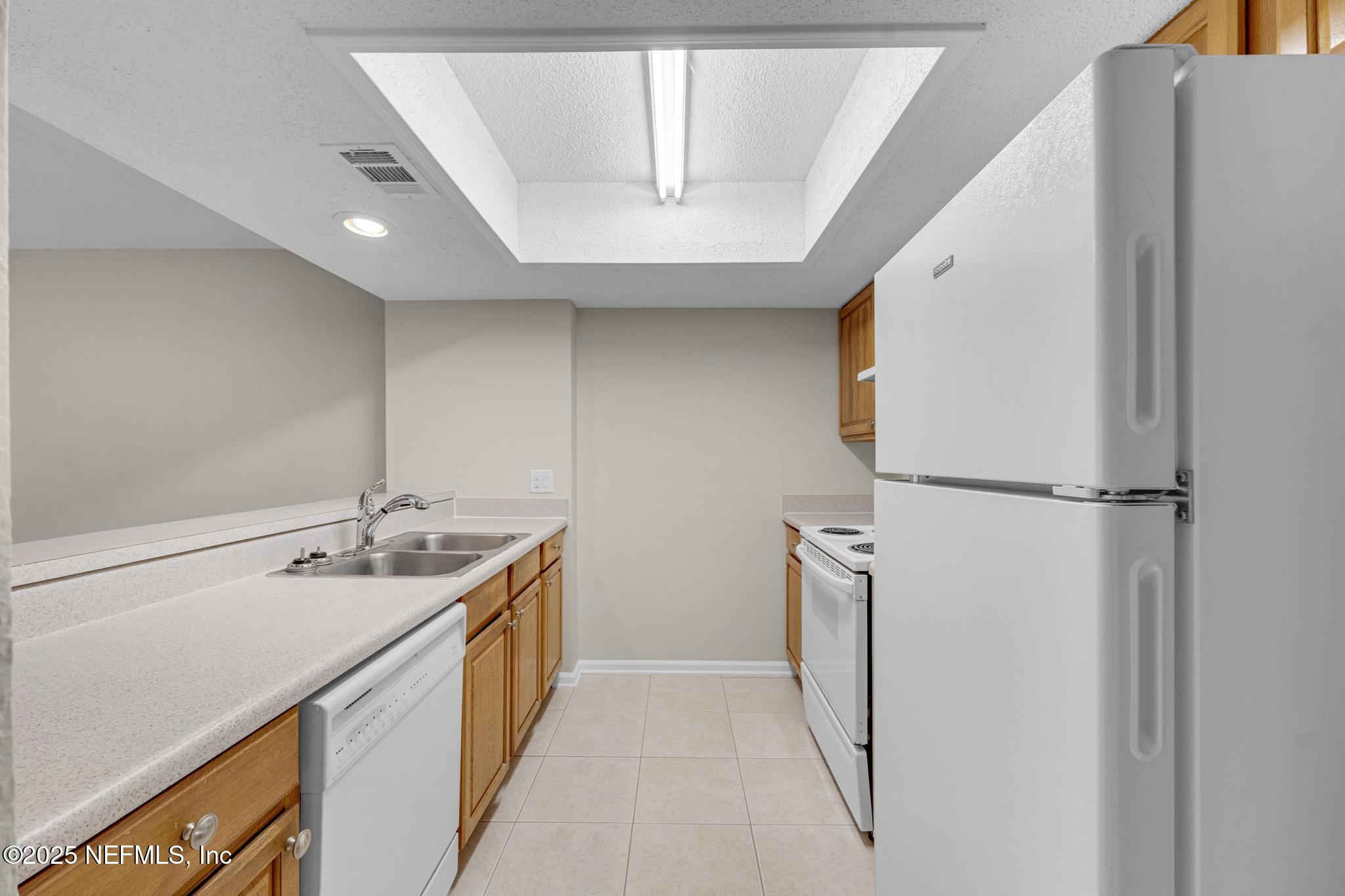 791 Assisi Lane, Unit 1104 Jacksonville, FL 32233 - Photo 10 of 37 Kitchen