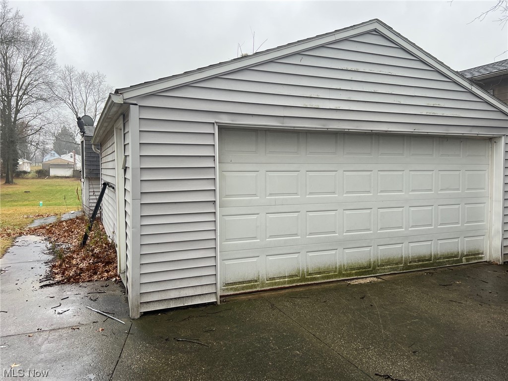 2900 Mogadore Road Akron, OH 44312 - Photo 28 of 34 View of garage