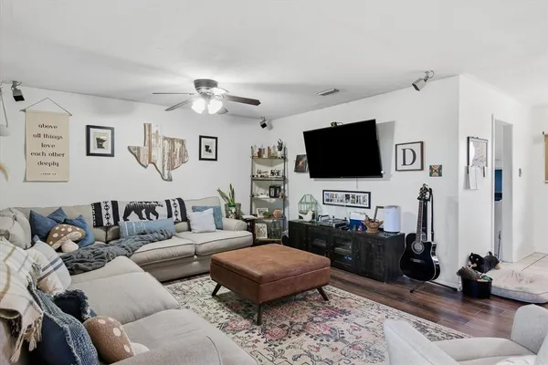 $229,900 | 1035 Houston Street, Wills Point, TX 75169