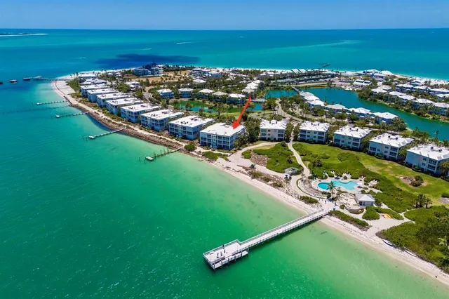 a view of a tennis court