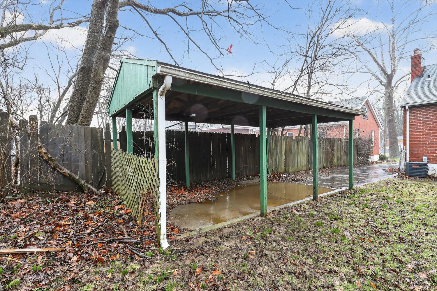 1166 Groesbeck Road Cincinnati, OH 45224 - Photo 8 of 33