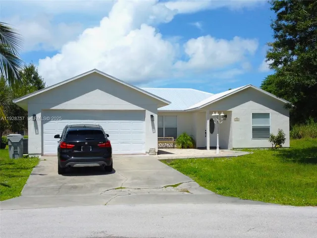 $2,400 | 720 2nd Place Southwest, Vero Beach, FL 32962
