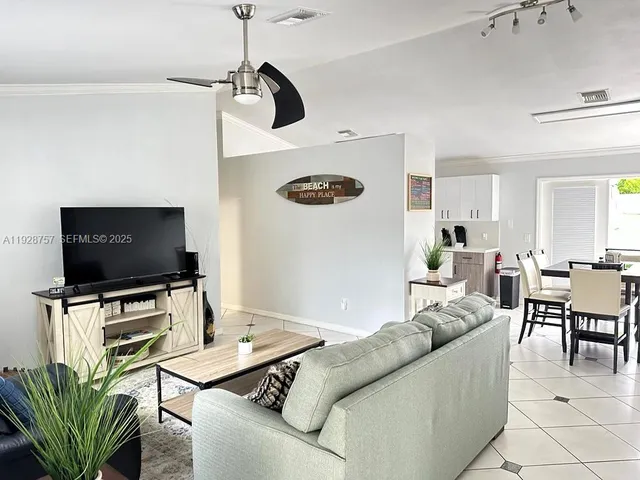 $2,400 | 720 2nd Place Southwest, Vero Beach, FL 32962