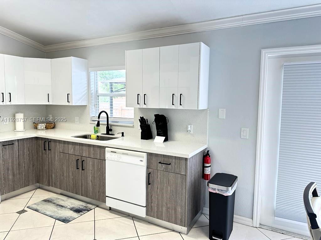 720 2nd Place Southwest Vero Beach, FL 32962 - Photo 20 of 44 a kitchen with a sink cabinets and appliances