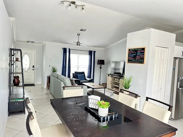 $2,400 | 720 2nd Place Southwest, Vero Beach, FL 32962