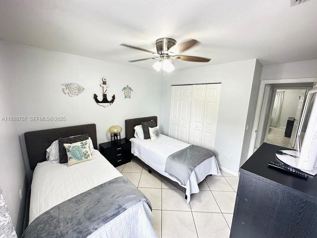 720 2nd Place Southwest Vero Beach, FL 32962 - Photo 25 of 44 a bedroom with a bed and a chandelier