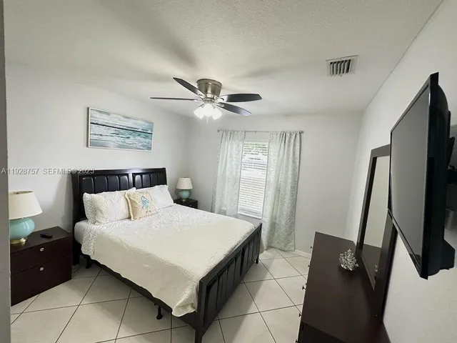 $2,400 | 720 2nd Place Southwest, Vero Beach, FL 32962