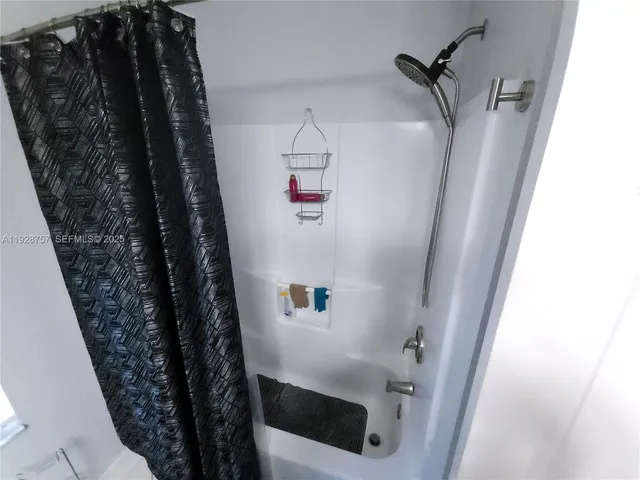 $2,400 | 720 2nd Place Southwest, Vero Beach, FL 32962