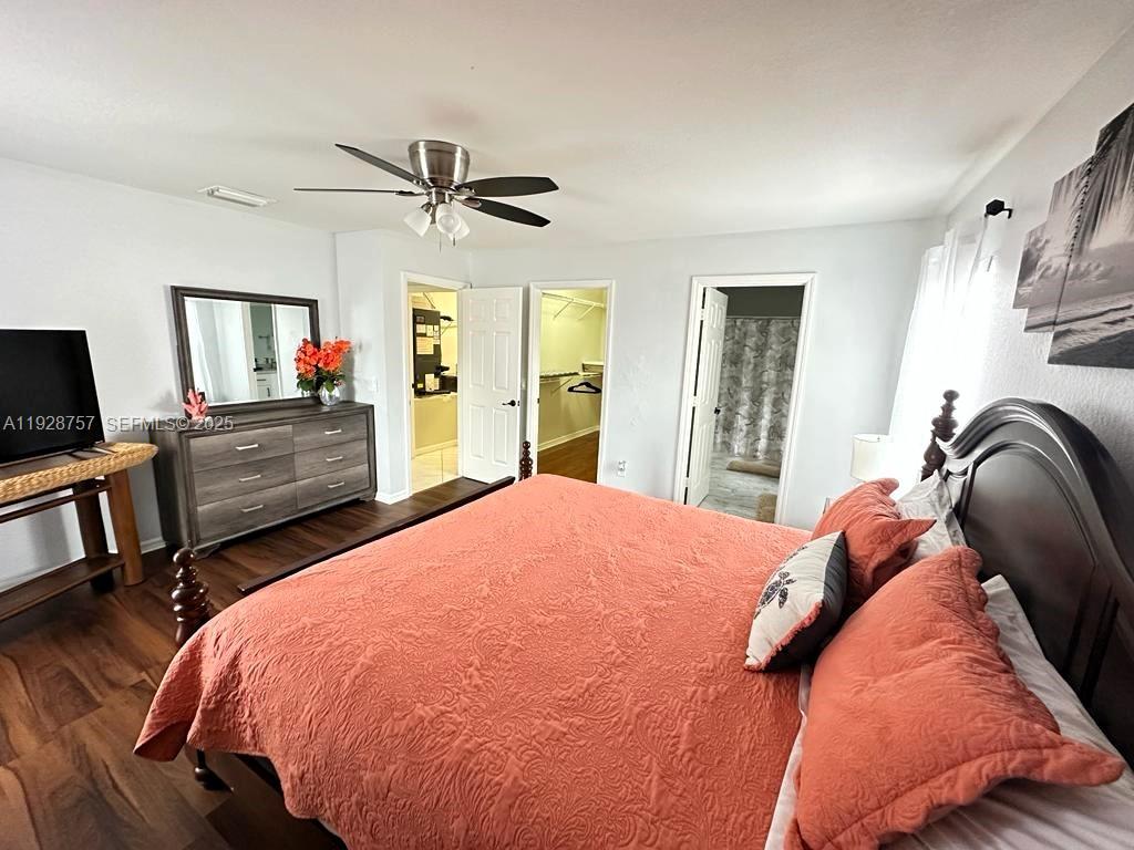 720 2nd Place Southwest Vero Beach, FL 32962 - Photo 30 of 44 a bed room with a bed and a television