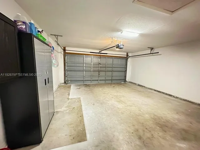 $2,400 | 720 2nd Place Southwest, Vero Beach, FL 32962