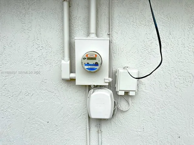 $2,400 | 720 2nd Place Southwest, Vero Beach, FL 32962