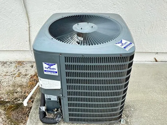 $2,400 | 720 2nd Place Southwest, Vero Beach, FL 32962