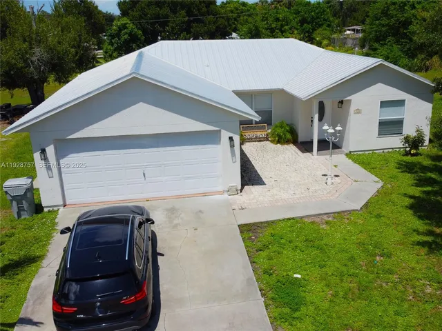 $2,400 | 720 2nd Place Southwest, Vero Beach, FL 32962