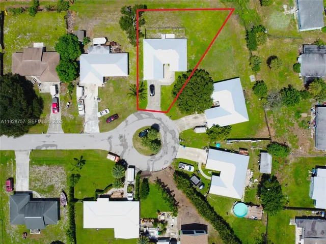 $2,400 | 720 2nd Place Southwest, Vero Beach, FL 32962