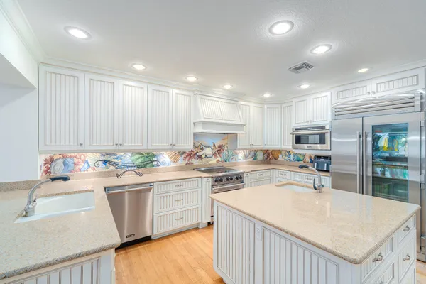 a view of a yard with palm trees