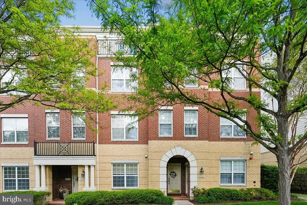 $3,100 | 43610 Hampshire Crossing Square, Unit AD205, Leesburg, VA 20176