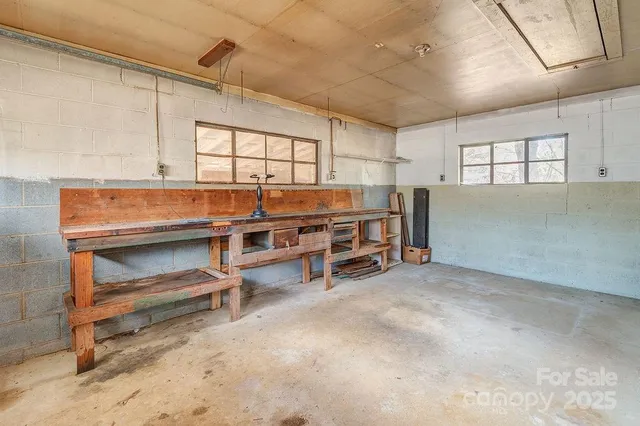 a view of a yard in front of house