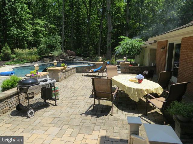 8350 Pinehurst Road Pasadena, MD 21122 - Photo 14 of 30 patio