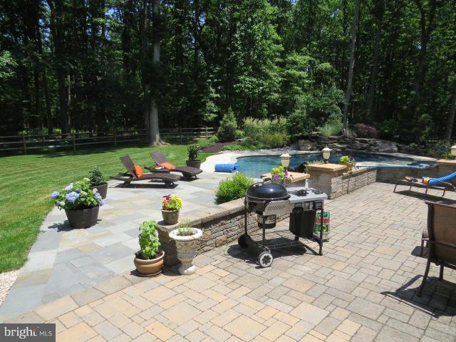 8350 Pinehurst Road Pasadena, MD 21122 - Photo 15 of 30 patio