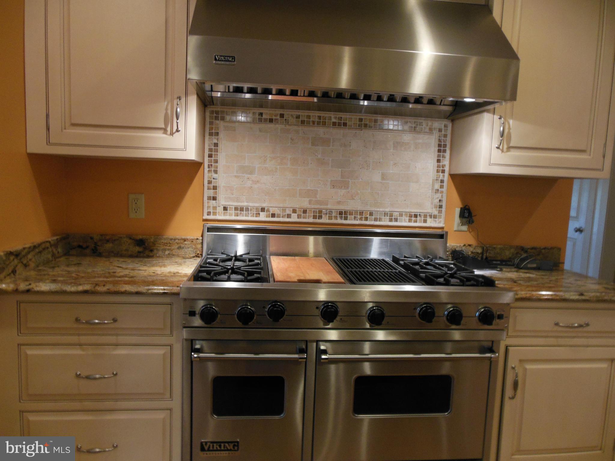 8350 Pinehurst Road Pasadena, MD 21122 - Photo 17 of 30 Kitchen