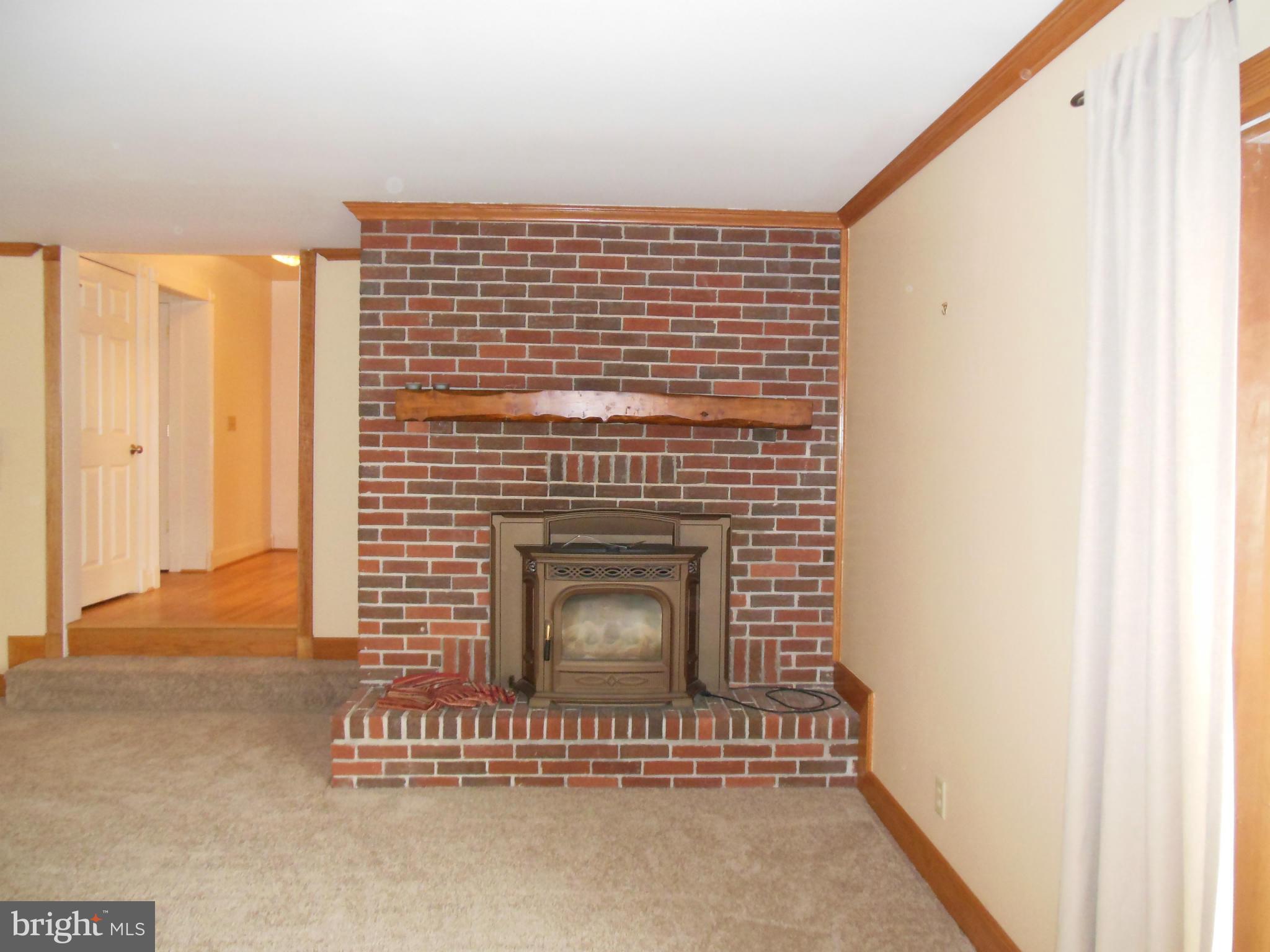 8350 Pinehurst Road Pasadena, MD 21122 - Photo 21 of 30 Family Room