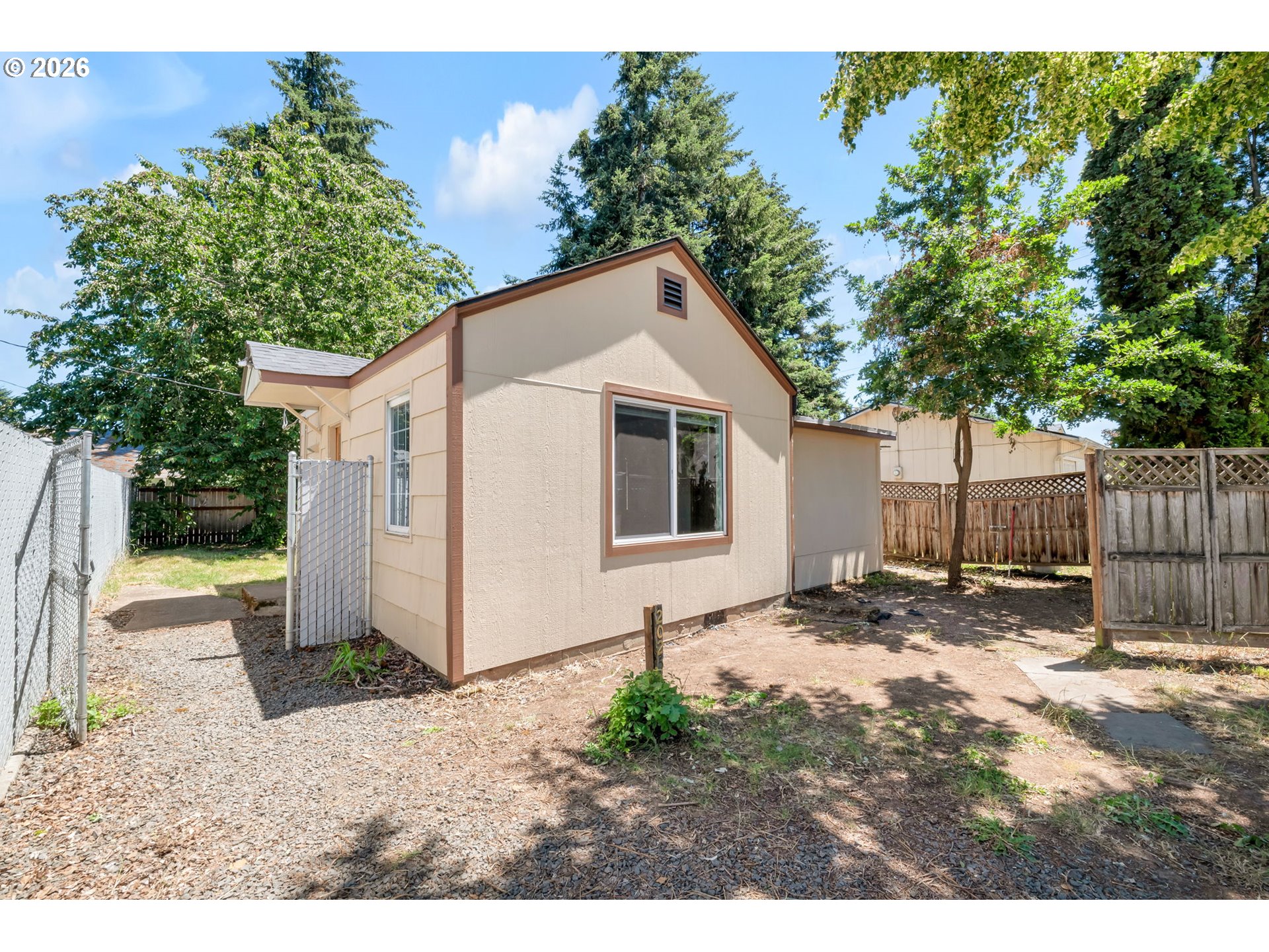 2025 Devos Street Eugene, OR 97402 - Photo 3 of 29