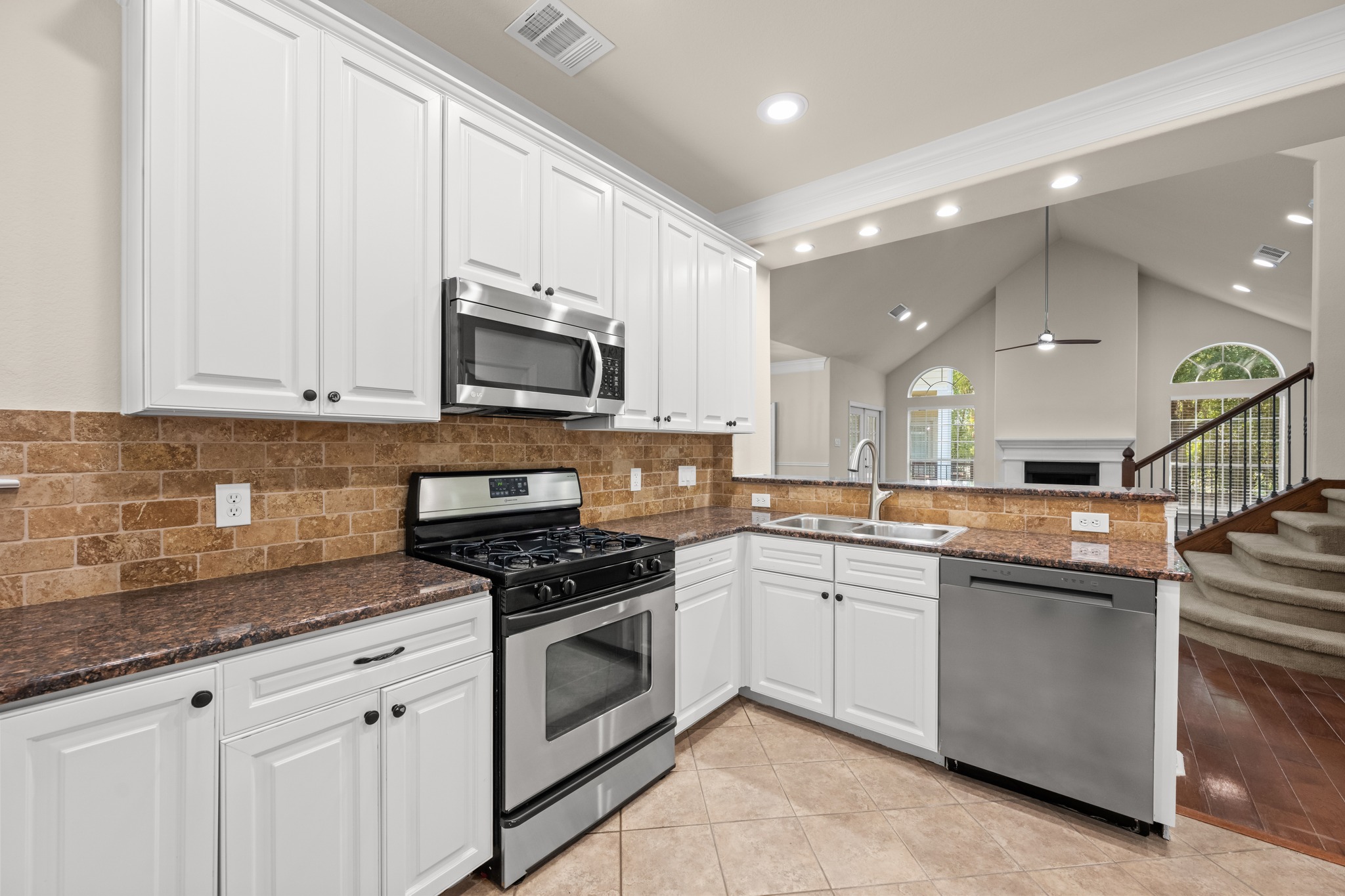 6704 Menchaca Road, Unit 31 Austin, TX 78745 - Photo 8 of 32 Gallery Image 8