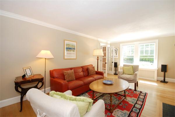 8 Robbins Road Lexington, MA 02421 - Photo 4 of 26