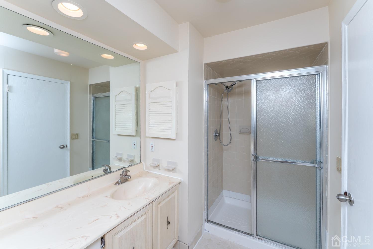 3204 Stonehedge Road Edison, NJ 08820 - Photo 16 of 22 a bathroom with a shower sink and mirror