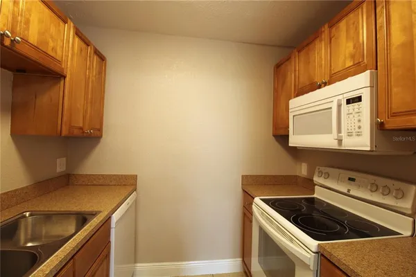 $1,350 | 13731 Juniper Blossom Drive, Unit 201, Tampa, FL 33618