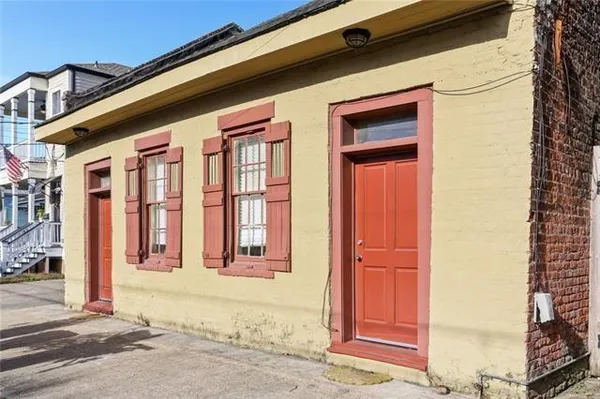 $1,400 | 827 Sixth Street, Unit A, New Orleans, LA 70115