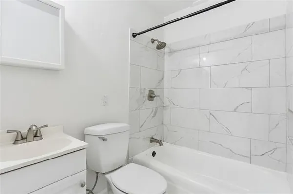 $1,400 | 827 Sixth Street, Unit A, New Orleans, LA 70115