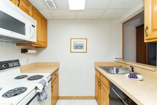 $205,000 | 220 Broadway Avenue South, Unit 1417, Rochester, MN 55904