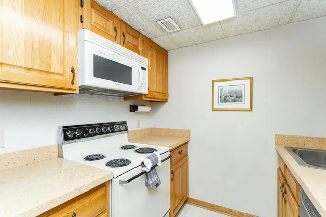 $205,000 | 220 Broadway Avenue South, Unit 1417, Rochester, MN 55904
