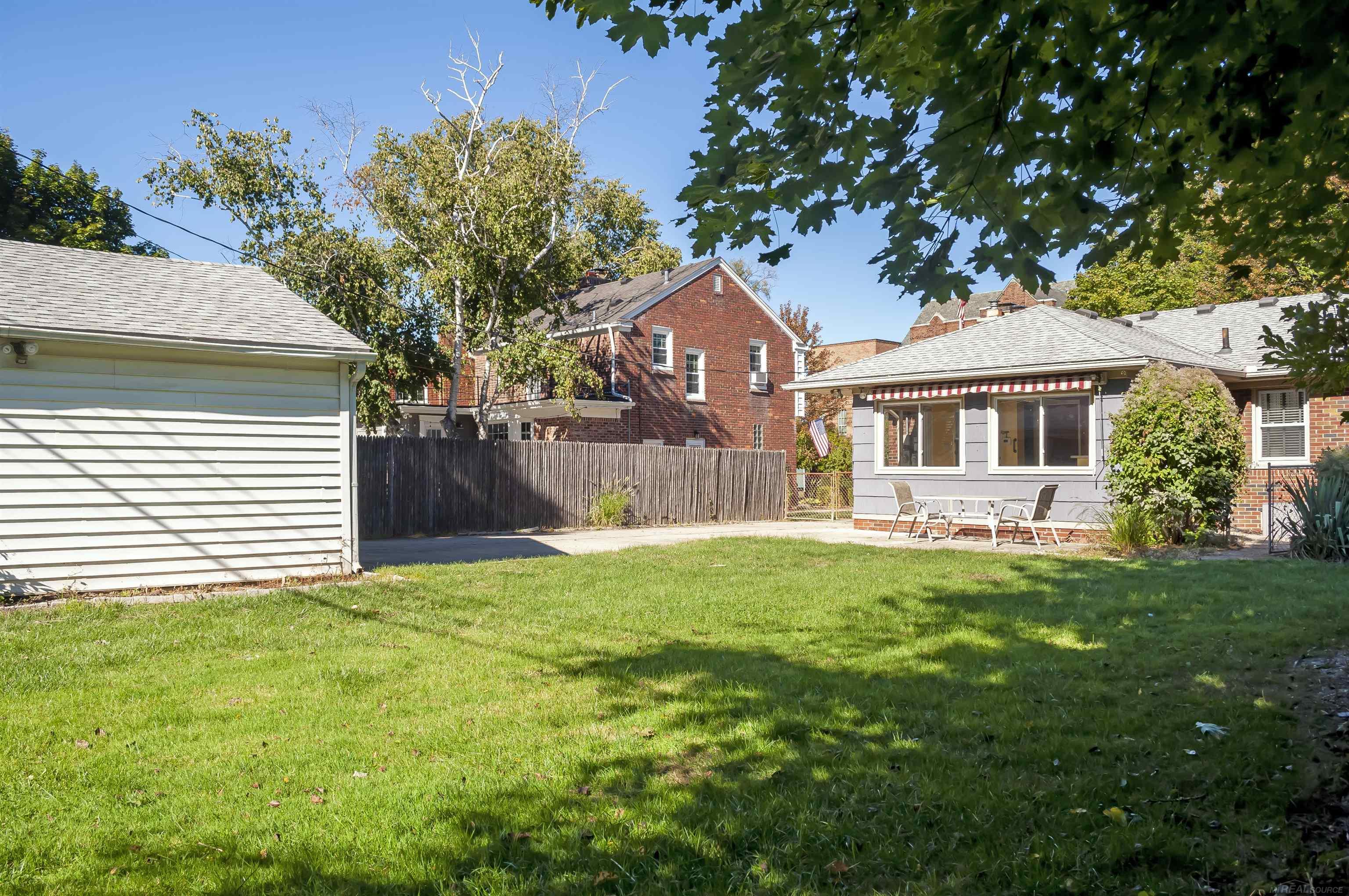 1229 Cadieux Road Grosse Pointe, MI 48230 - Photo 39 of 42 50092295-38.JPG